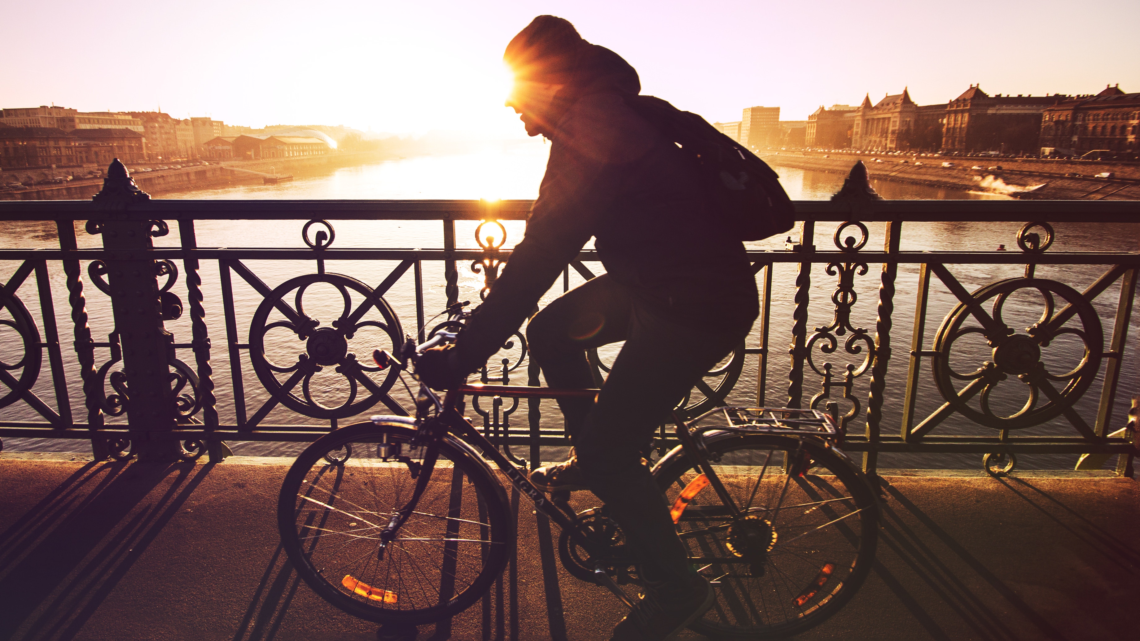  Join the Interreg Webinars on "Cycling Cities"