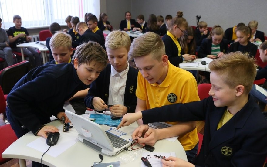 Lithuanian kids get BBC micro:bit free of charge