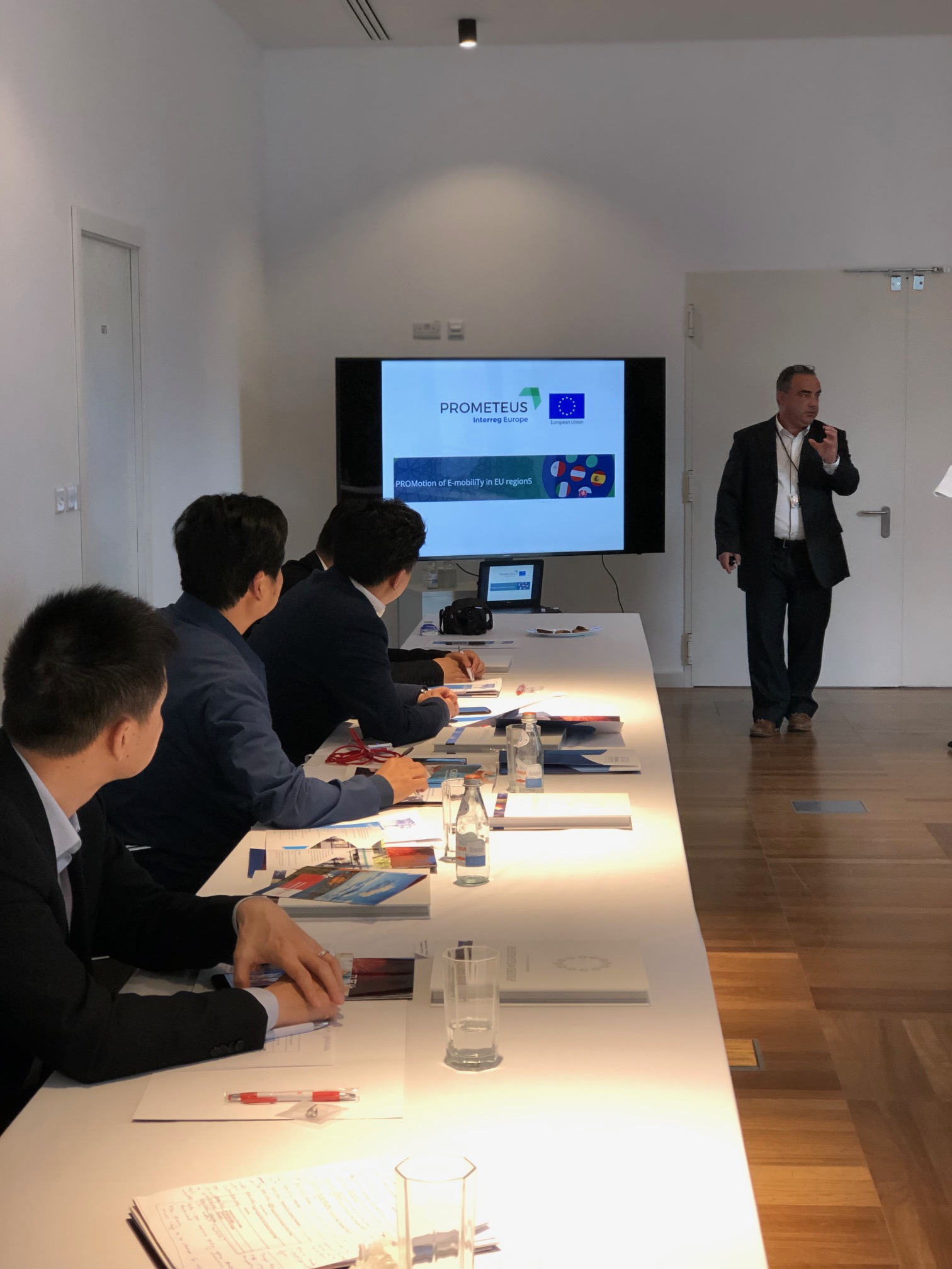 Presentation of Prometeus to a Chinese delegation